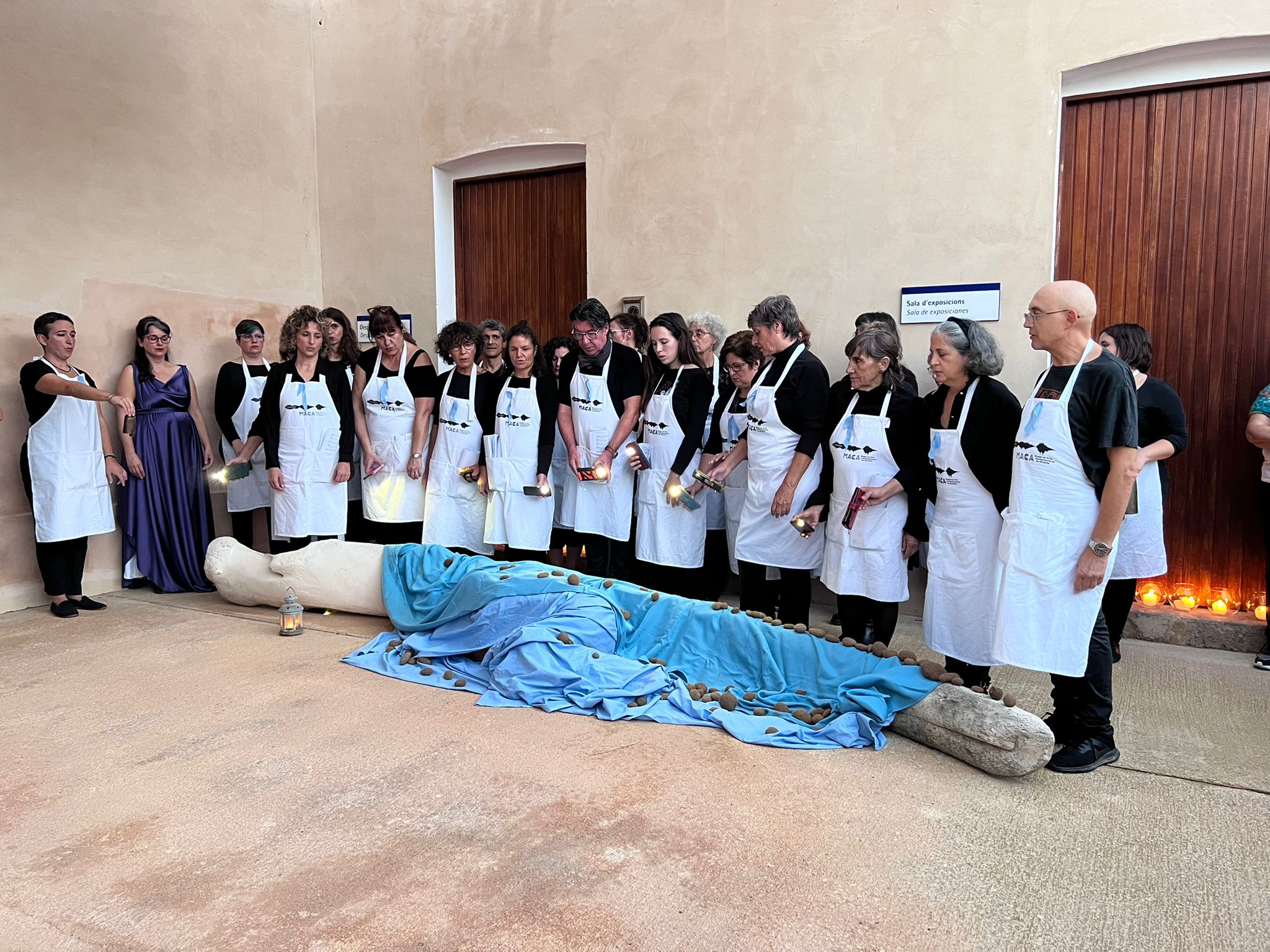 Catarsis sin anclajes: María Dolores Mulá junto al Gran CoroDelantal